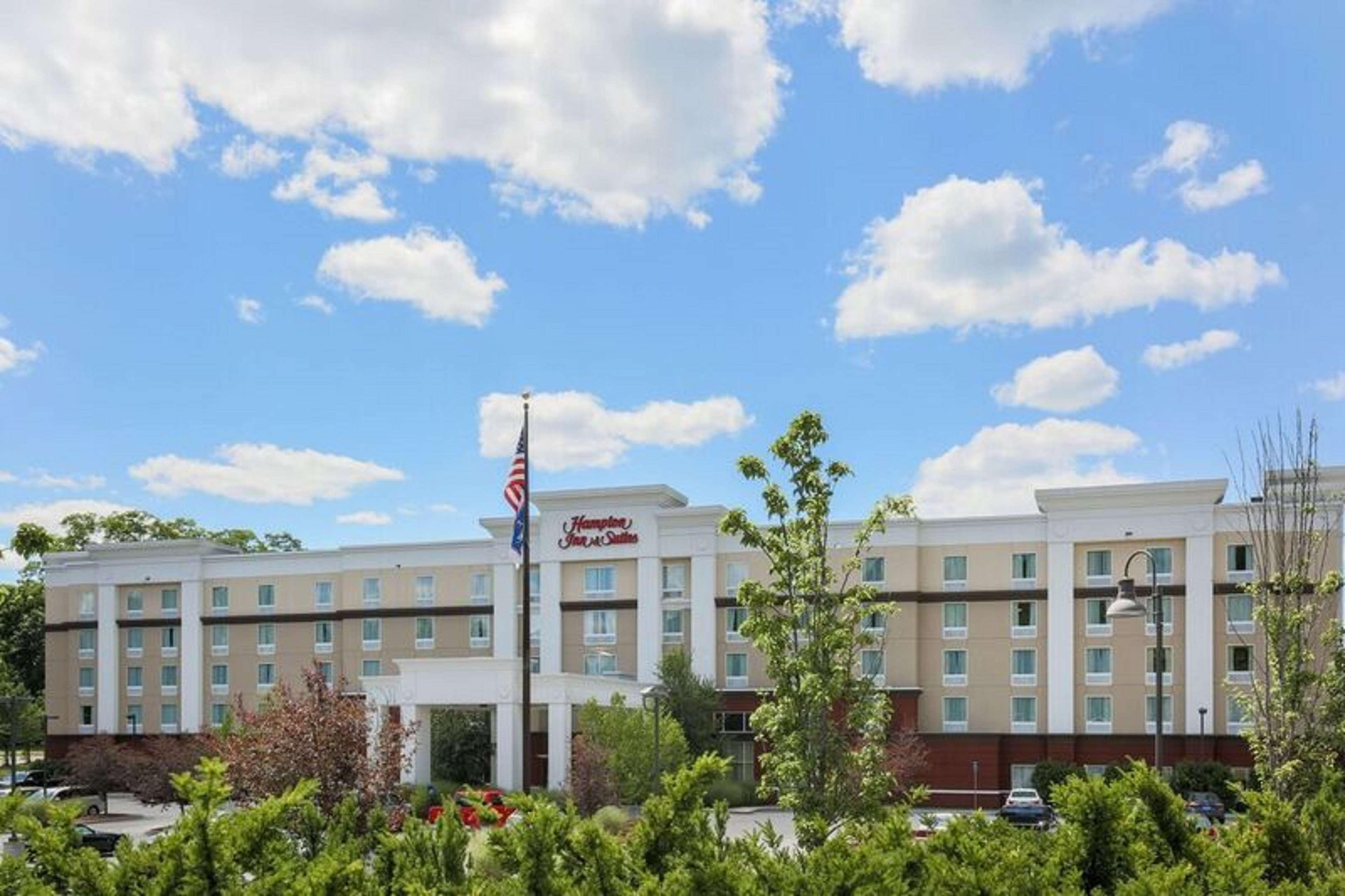 Hampton Inn & Suites Poughkeepsie Spackenkill Exterior photo